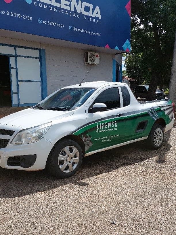 Plotagem e adesivação de picape da frota Kifemsa